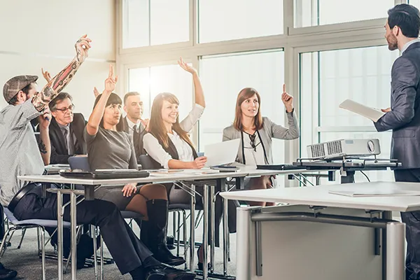 Grupo de Personas Siendo Capacitadas • Cirecom Movilidad